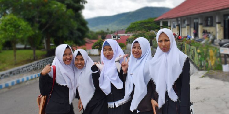 Tujuh Mahasiswa STIT-MI Terima Beasiswa Peningkatan Prestasi