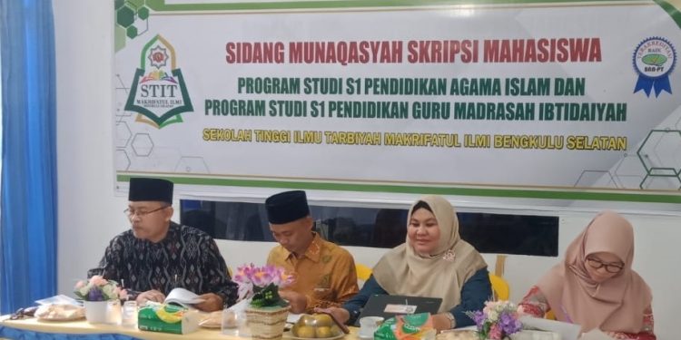 STIT Makrifatul Ilmi Gelar Sidang Munaqasyah Mahasiswa