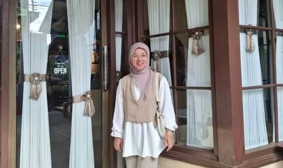 Implementing International Curriculum in Local Schools: Opportunities and Challenges